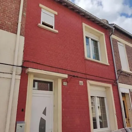 La Quentinoise, Avec Cour Et Proche Gare Et Commerces * 圣康坦